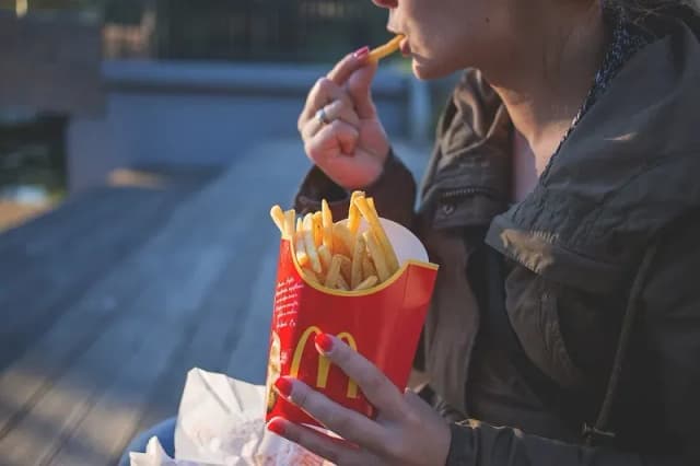 Ile kosztują frytki w Mc? Ceny, które mogą Cię zaskoczyć Ile kosztują frytki w Mc? Ceny, które mogą Cię zaskoczyć