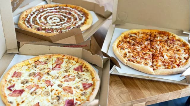 Duża pizza Domino's ile cm? Odkryj jej zaskakujące wymiary!