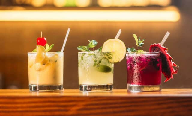 Najlepsze drinki z sokiem mango, które zaskoczą Twoich gości