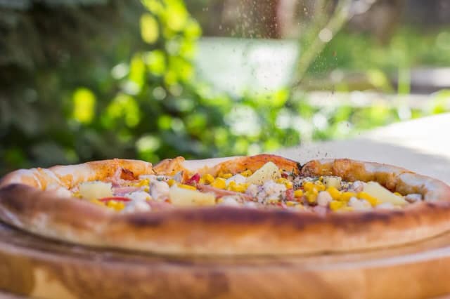 Kto wynalazł pizzę? Odkryj fascynującą historię tego przysmaku