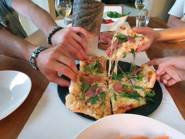 Jak zrobić pizzę na kamieniu, unikając najczęstszych błędów?