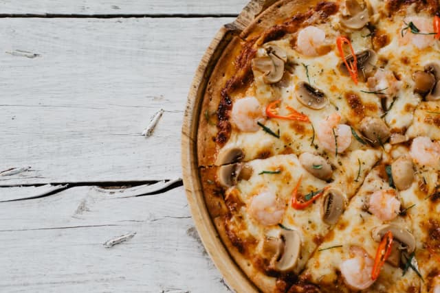 Jak zrobić ciasto do pizzy, które zawsze się udaje i zachwyca smakiem