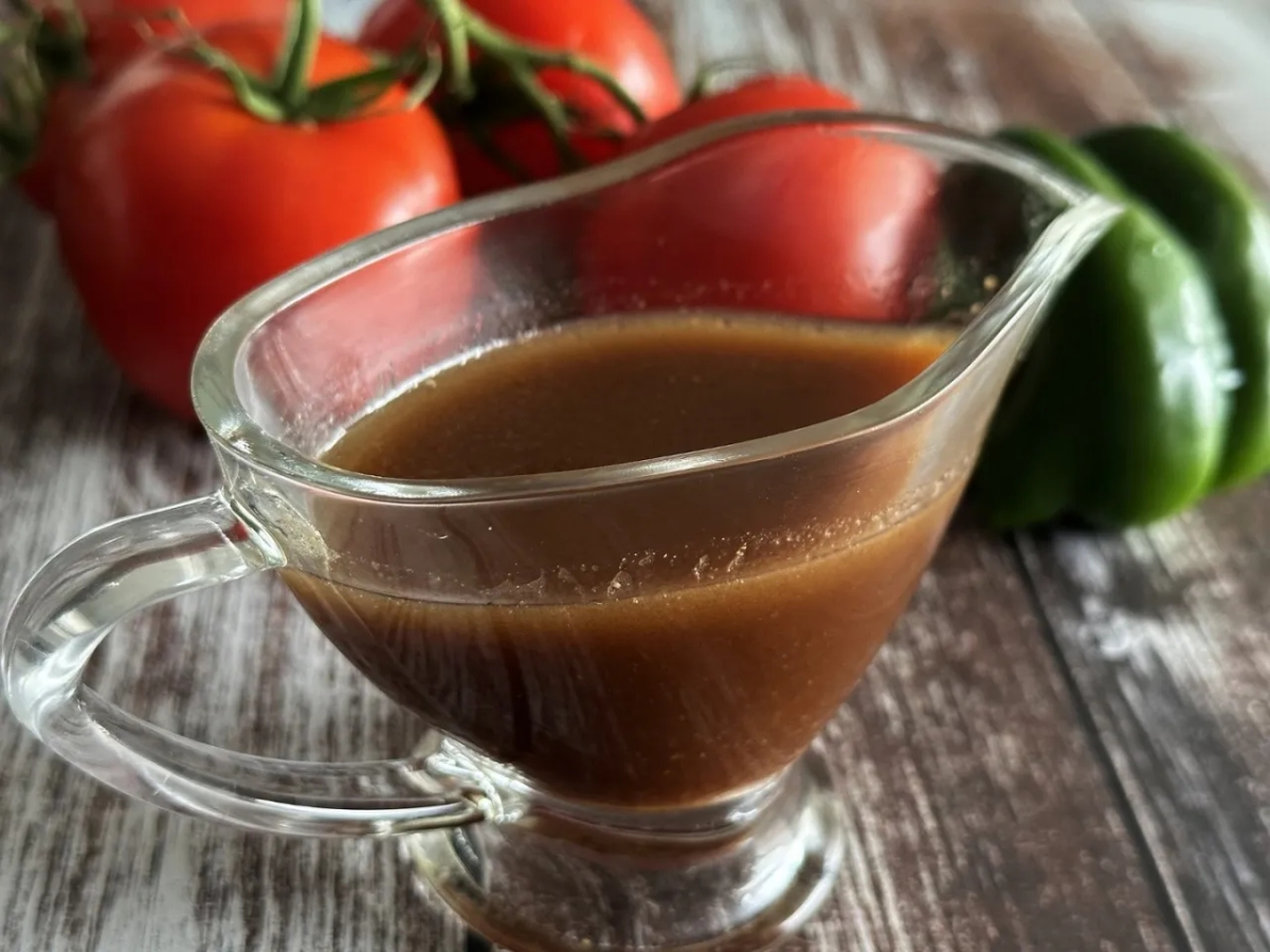 Jak zrobić sos balsamiczny do sałatek - prosty przepis i porady